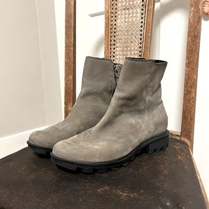 Sorel Phoenix Zip Leather Boot Size 9 in Quarry